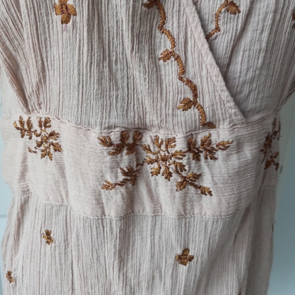 Cute Tunic Top with Bow in the Back - Picture 5 of 15